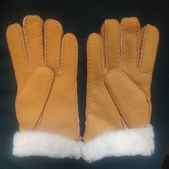 NEW never worn 100% genuine shearling gloves